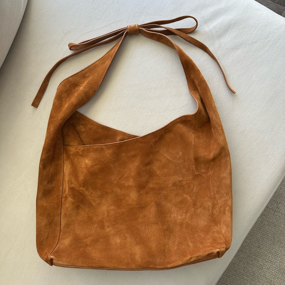 reformation Medium Vittoria Tote Bag in couro suede